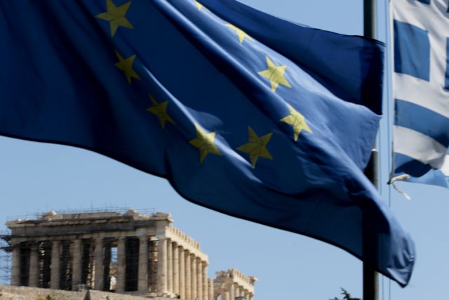 ΔΝΤ: Σε ανάκαμψη η ελληνική οικονομία – Τα επίφοβα ρίσκα