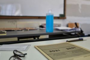 Πανελλαδικές 2021: Υποψήφιοι στο Ηράκλειο πιάστηκαν με κινητά