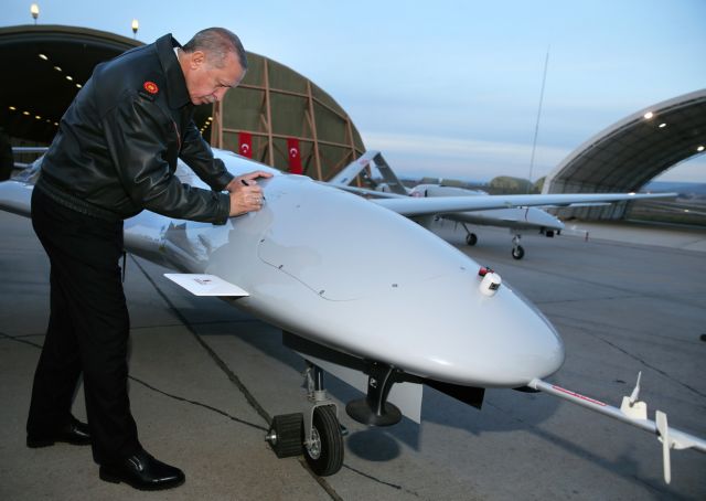 WSJ: Τα τουρκικά drones αλλάζουν τη μορφή των πεδίων μάχης και της γεωπολιτικής