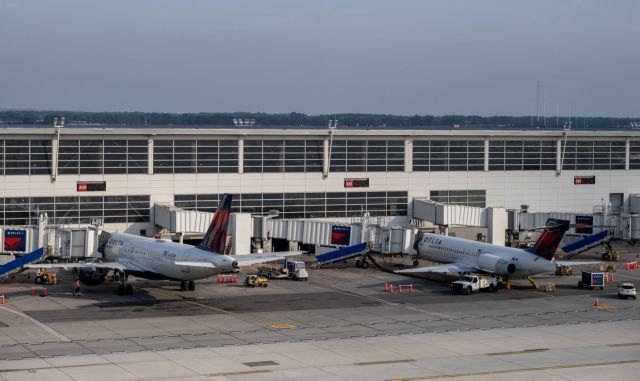 HΠA: Έπεσαν οι ιστοσελίδες μεγάλων αεροπορικών εταιρειών