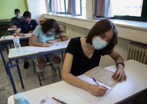 Πανελλαδικές 2021: Βατά και χωρίς παγίδες τα θέματα στη Νεοελληνική Γλώσσα και τη Λογοτεχνία