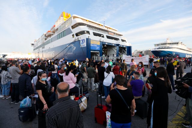 Ανεστάλη η απεργία των ναυτικών – Μεγάλη η ταλαιπωρία των επιβατών στον Πειραιά