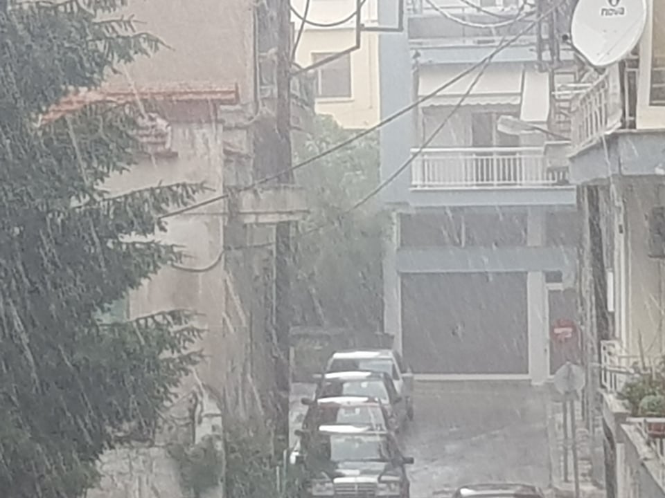 Σφοδρή καλοκαιρινή καταιγίδα σε περιοχές της Δυτ. Μακεδονίας – Χαλαζόπτωση στην Κοζάνη