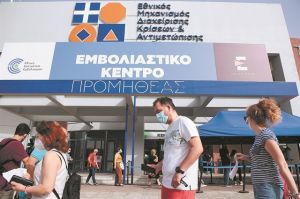 Οι επιχειρήσεις παίρνουν τους εμβολιασμούς στα χέρια τους