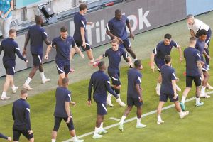 Ψάχνουν προβάδισμα