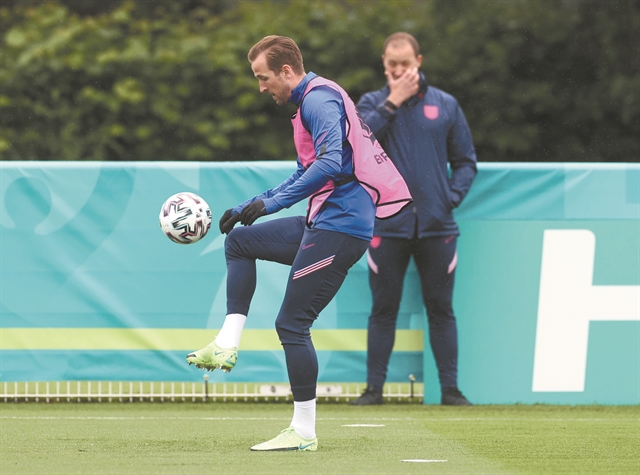 Για την άβολη πρωτιά