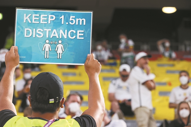 Θετικοί στη μετάλλαξη Δέλτα τρεις φίλαθλοι της Δανίας