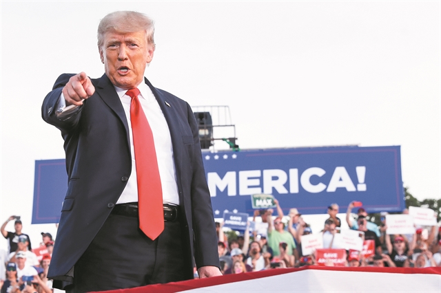 «Πολιορκημένος» και από άλλα τρία μέτωπα ο τέως πρόεδρος