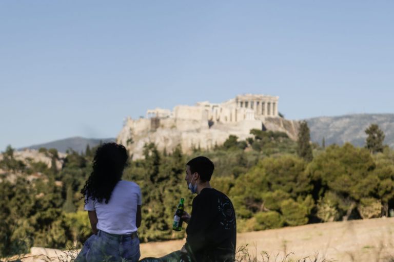 Κοροναϊός: Μειωμένα τα κρούσματα στην Αττική