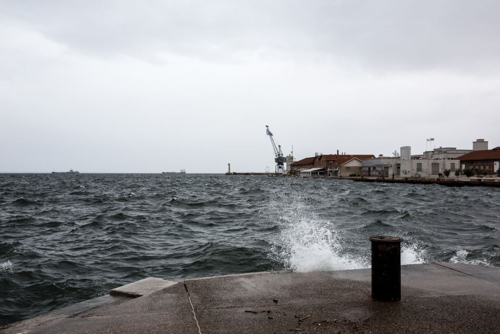 Νεκρός ανασύρθηκε 79χρονος από τον Θερμαϊκό