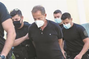 Αντί να βρεθούν στο σανίδι, βρέθηκαν στη φυλακή