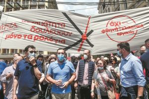 Παγιδευμένος ο ΣΥΡΙΖΑ στο αντιδεξιό μέτωπο