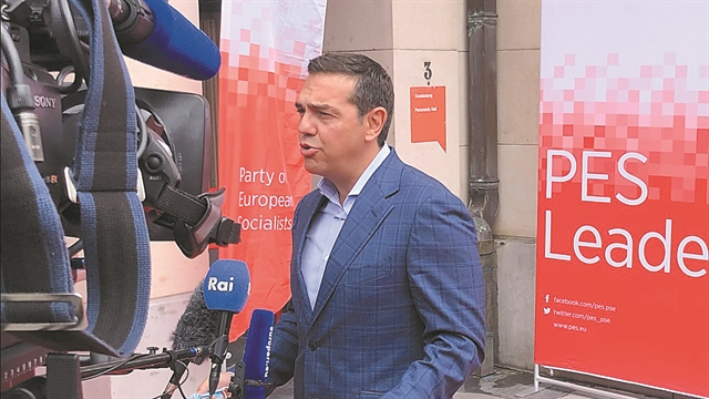 Με το βλέμμα του μύστη