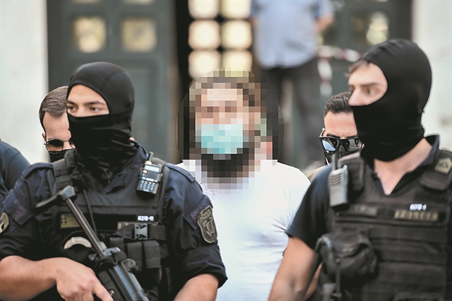 Στη φυλακή επέστρεψε ο παπάς με το βιτριόλι