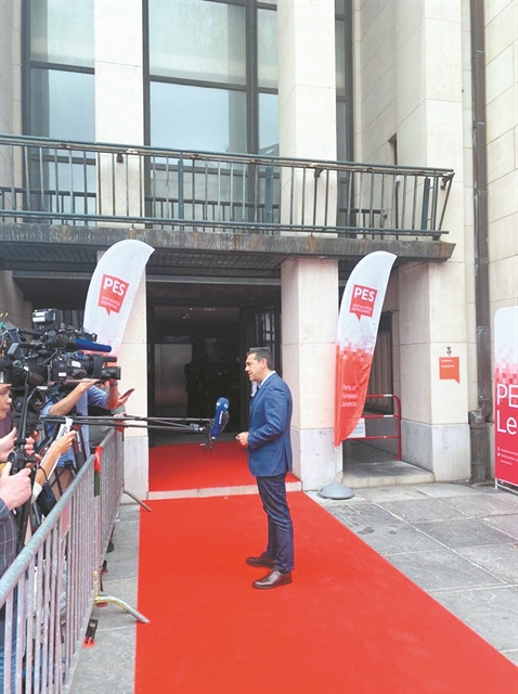 Συνέδριο όπως… γεφύρι της Αρτας