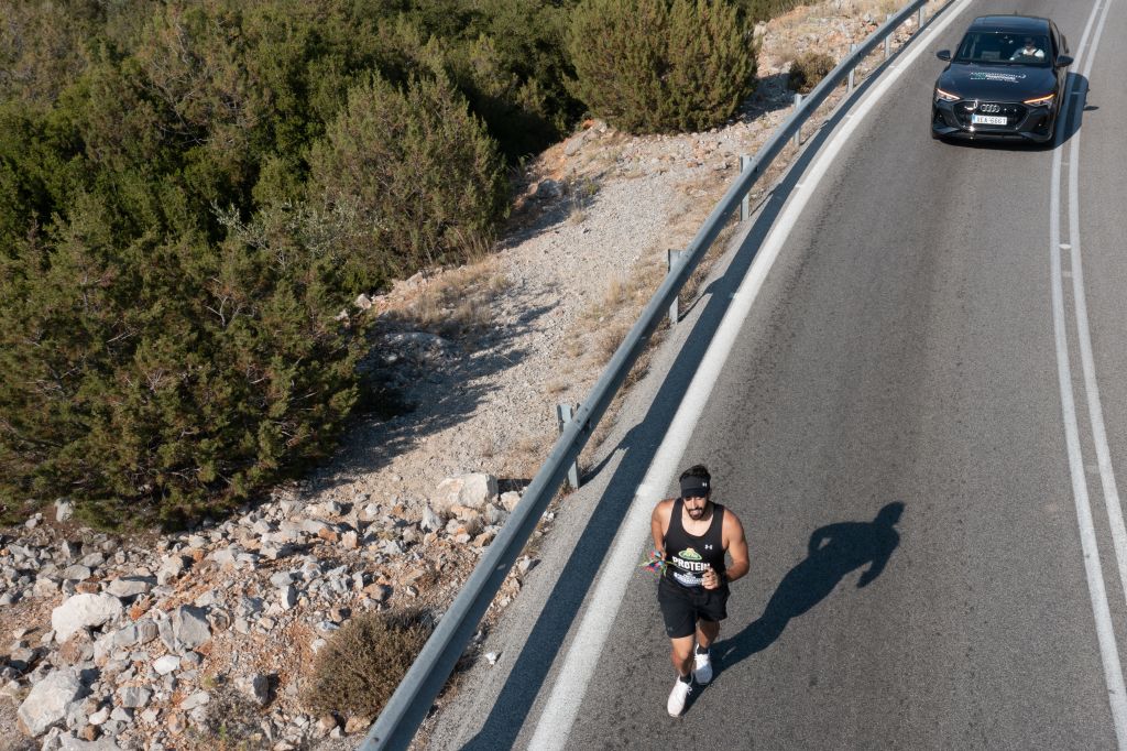 Συμβολική σκυταλοδρόμια για τα 10 χρόνια Spetses Mini Marathon και τα 200 χρόνια από την Ελληνική Επανάσταση