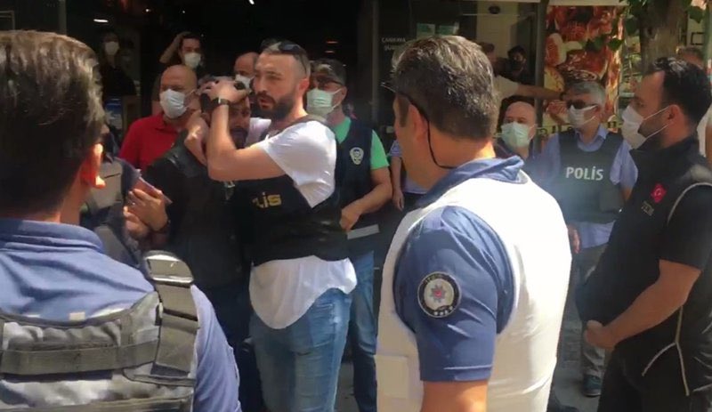 Τουρκία: Νεκρή από επίθεση ενόπλου σε γραφεία του HDP στη Σμύρνη – Προσπάθησε να κάψει και το κτίριο