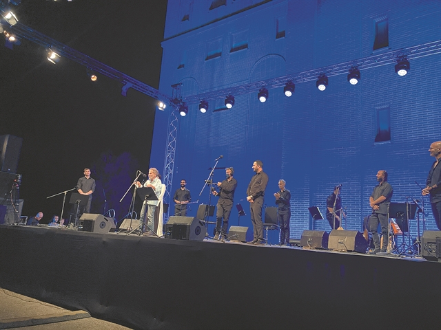 «Κρυφά το λένε τα πουλιά…»