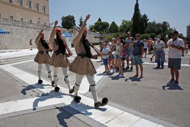Τουρισμός: Καθοριστικές οι επόμενες δύο εβδομάδες για την εξέλιξη της σεζόν