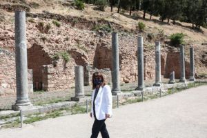 Στους Δελφούς η Κατερίνα Σακελλαροπούλου