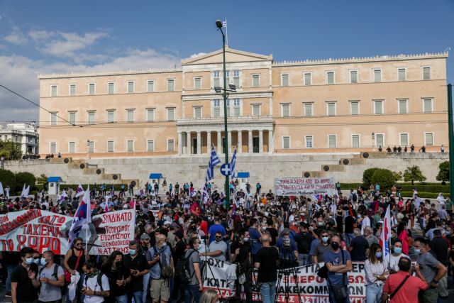 Πόλεμος ανακοινώσεων μεταξύ ΝΔ και ΣΥΡΙΖΑ μετά την ψήφιση του νομοσχεδίου