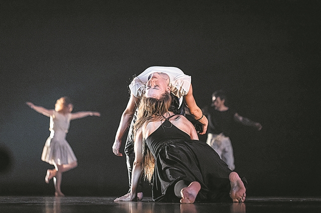 Χορογραφώντας ηπειρώτικα μοιρολόγια