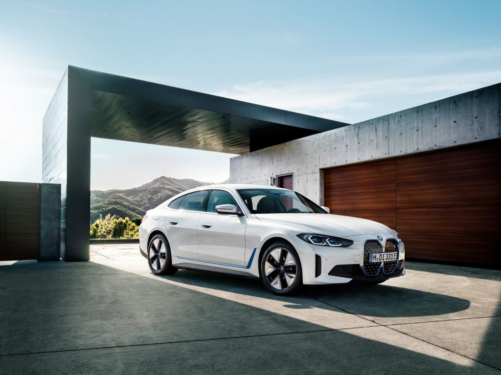 BMW i4: Το βαυαρικό ηλεκτρικό που θα φέρει σε δύσκολη θέση τον ανταγωνισμό