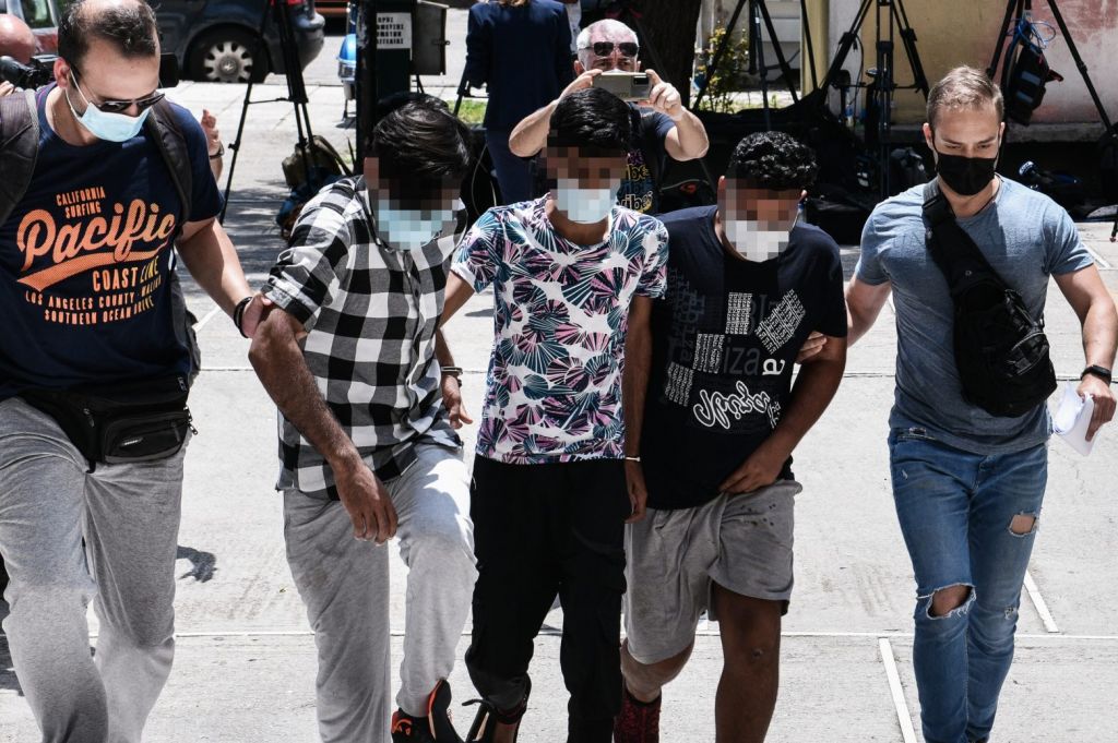 Άγιος Παντελεήμονας: Ποινική δίωξη για κακούργημα σε βάρος τριών ατόμων για τον ομαδικό βιασμό εγκύου