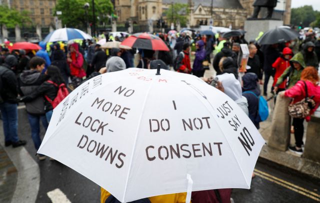 Διαδηλωτές κατά των lockdown κατέκλυσαν τους δρόμους του Λονδίνου