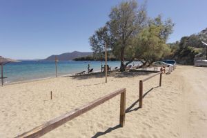 Aγία Μαρίνα: Κόβει το αίμα η μαρτυρία της 26χρονης που ξεγύμνωσαν στην πλαζ