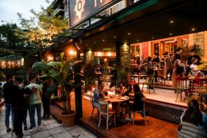 «Όχι» στην άρση της απαγόρευσης κυκλοφορίας τουλάχιστον μέχρι μέσα Ιουνίου λέει η κυβέρνηση