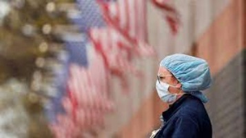 Πληθαίνουν οι φωνές που μιλούν για υποχρεωτικό εμβολιασμό