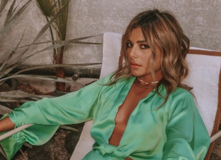 Με ποιον γνωστό ποδοσφαιριστή βγαίνει η εντυπωσιακή τραγουδίστρια Ελευθερία Ελευθερίου