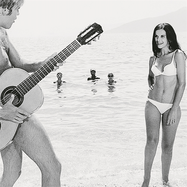 Οι ωραίες γυναίκες αναδεικνύουν το λευκό…