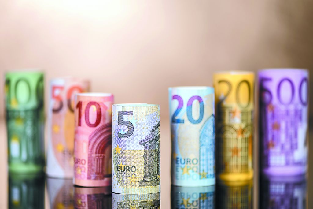 Αύξηση μισθών και συντάξεων