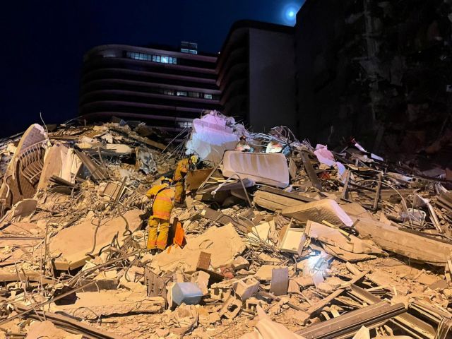 Βίντεο- ντοκουμέντο τη στιγμή που το κτίριο στη Φλόριντα καταρρέει
