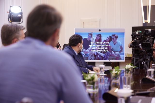 Freedom Pass: Αγρια κόντρα για «δημοσκοπικά επιδόματα» και νέους