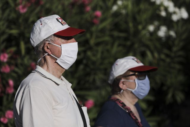 Βασιλακόπουλος: Ένας πλήρως εμβολιασμένος δεν χρειάζεται να φορά τη μάσκα έξω