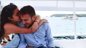 Γλυκά Νερά: Σε ποια κατάσταση είναι η μητέρα της Καρολάιν – Τι αποκαλύπτει οικογενειακή φίλη του ζευγαριού