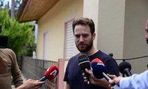 Γλυκά Νερά: Εμπνεύστηκε τα περί ληστείας από την εισβολή στο σπίτι του εκπαιδευτή του