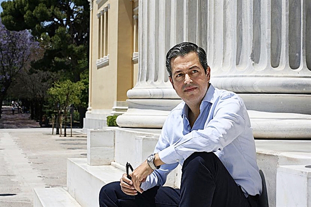 Η «μεταγραφή» ανάβει φωτιές στην Κουμουνδούρου