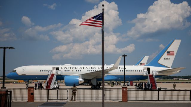 ΗΠΑ: Επιστροφή στο αεροδρόμιο για το αεροσκάφος που μετέφερε την αντιπρόεδρο