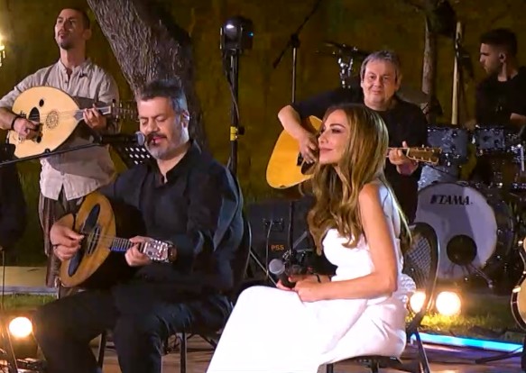 Σπίτι με το MEGA: Κονταρός, Χριστοφόρου και Μπεγνής δίπλα στην Βανδή στο μεγάλο φινάλε