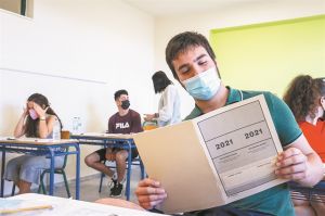 Ειδικοί σύμβουλοι για τη συμπλήρωση του μηχανογραφικού