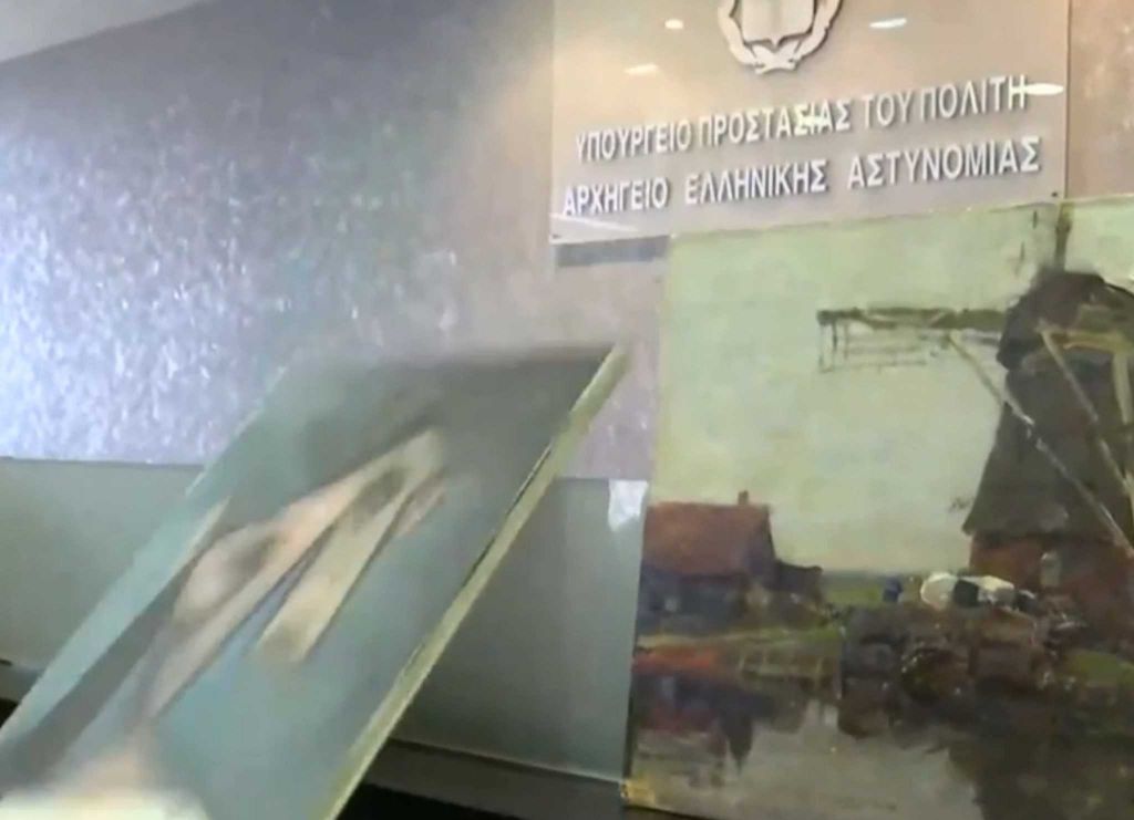 Τους έπεσε ο πίνακας του Πικάσο στη συνέντευξη Τύπου!