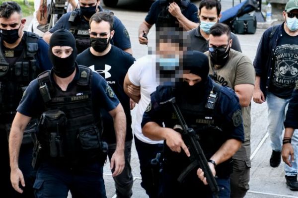 Ποινική δίωξη για βαριά σκοπούμενη σωματική βλάβη στον ιερομόναχο