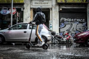 Συνεχίζεται ο άστατος καιρός: Ατμοσφαιρική διαταραχή φέρνει βροχές και σποραδικές καταιγίδες