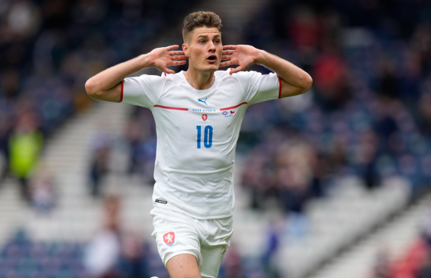 Μεγάλη νίκη των Τσέχων με γκολάρα της χρονιάς από τον Σικ