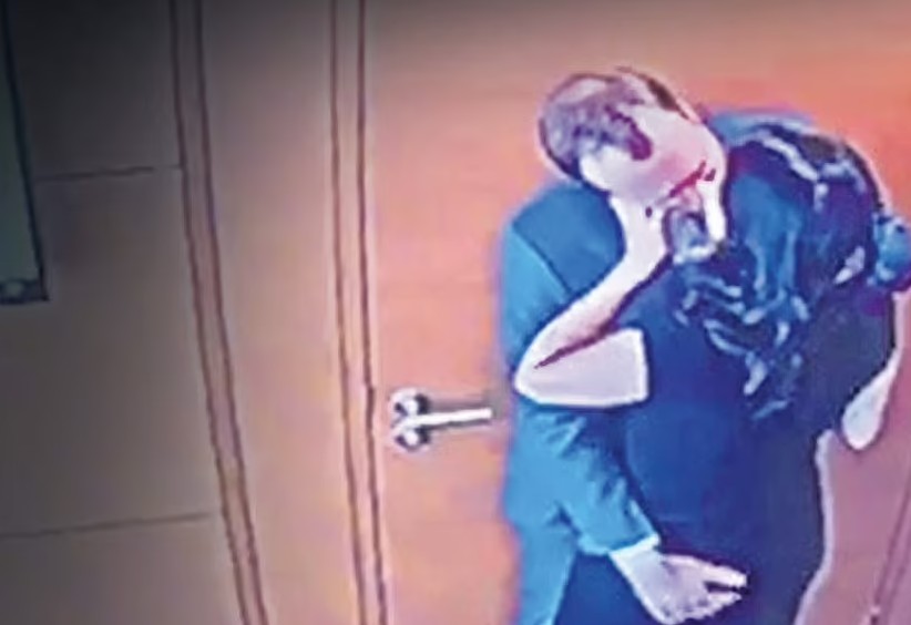 Ποια είναι η γυναίκα που φιλούσε στα κρυφά ο υπουργός Υγείας