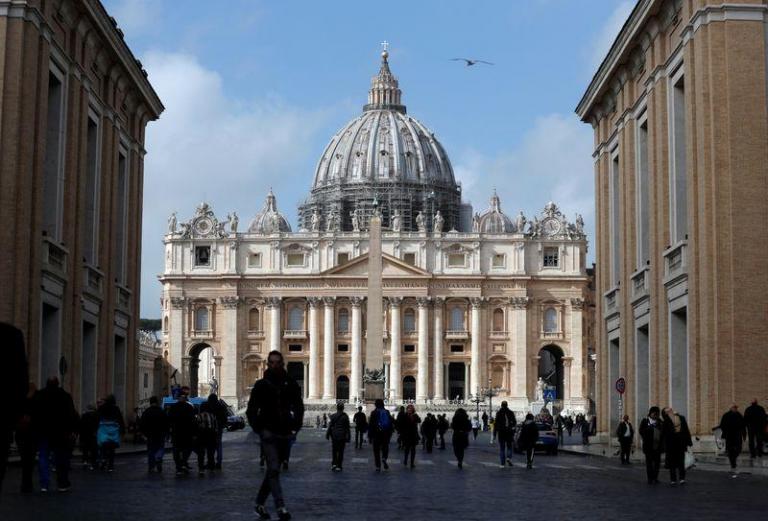 Πανικός στο Βατικανό: Άνδρας με μαχαίρι απειλούσε να σκοτώσει τουρίστες